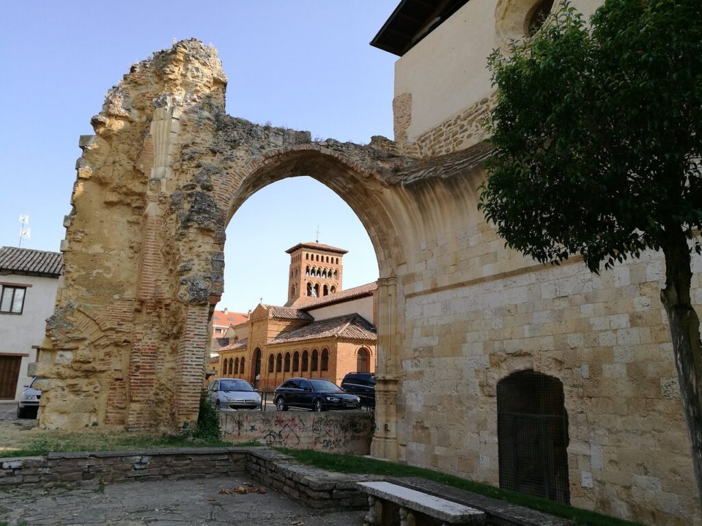 Descubre los mejores lugares para visitar en Sahagún 1 Descubre los mejores lugares para visitar en Sahagún