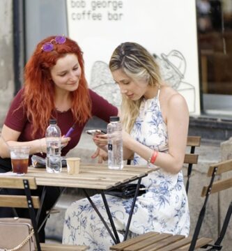 El Born: Donde la Esencia de Barcelona se Encuentra con la Coctelería de Vanguardia